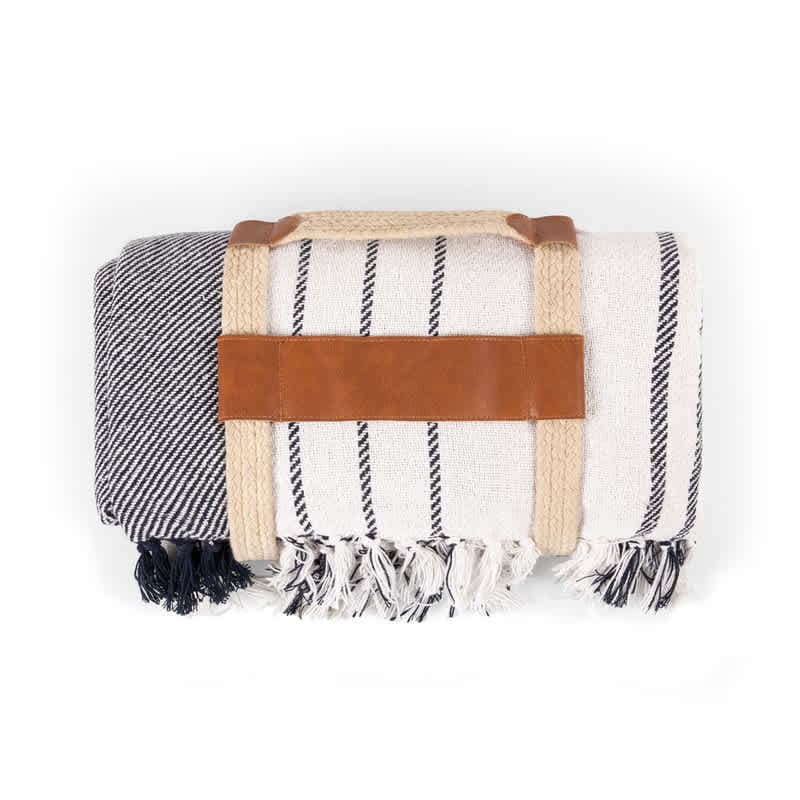 Montecito Picnic Blanket with Harness 4